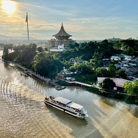 Kuching City Center Riverbank Suites With Marvelous River View ภายนอก รูปภาพ