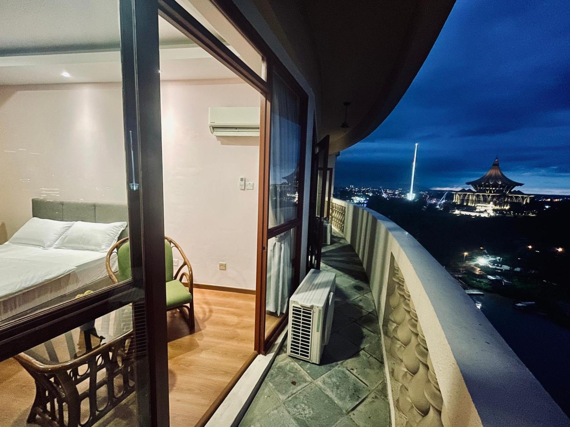 Kuching City Center Riverbank Suites With Marvelous River View ภายนอก รูปภาพ