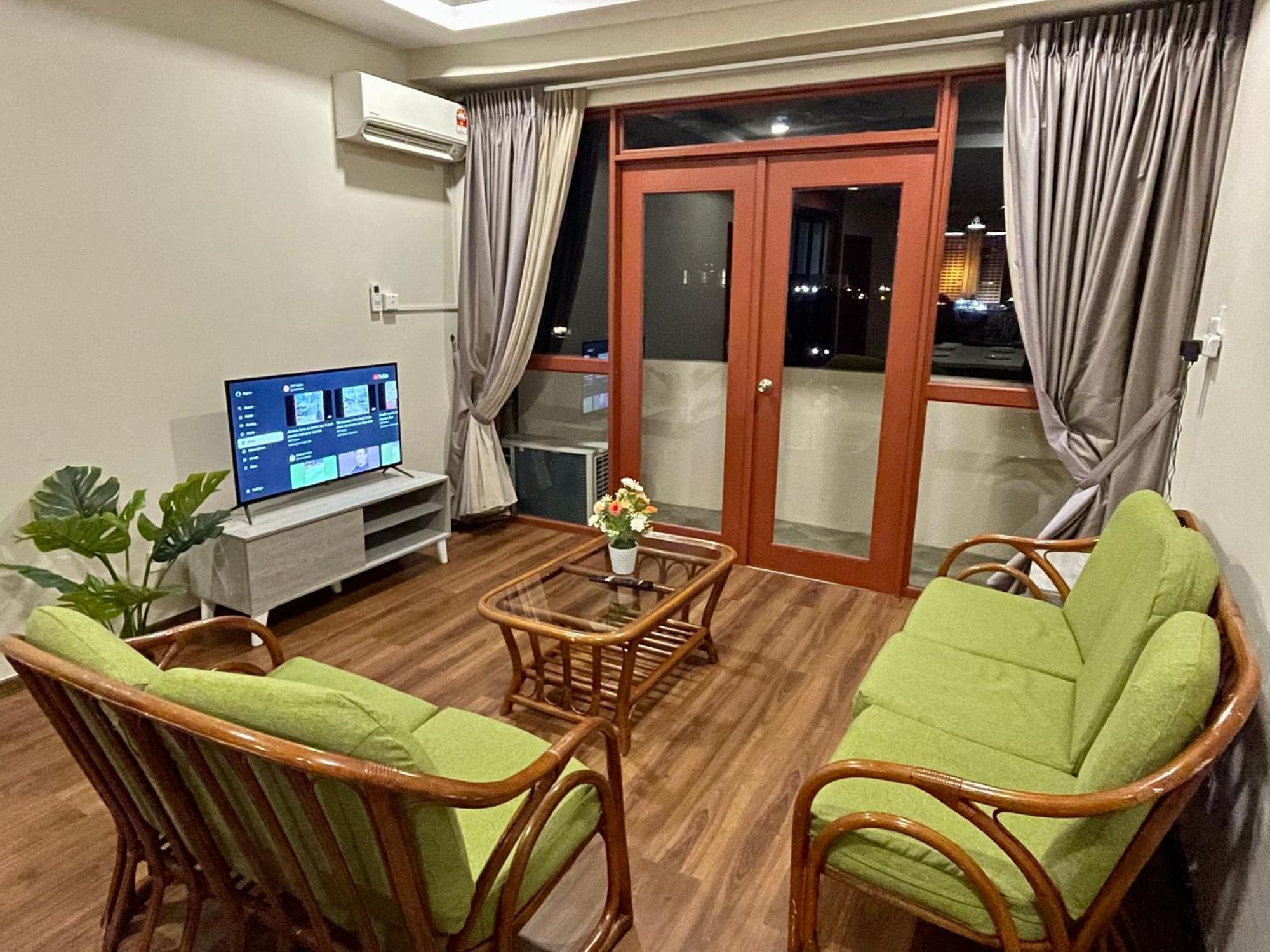 Kuching City Center Riverbank Suites With Marvelous River View ภายนอก รูปภาพ