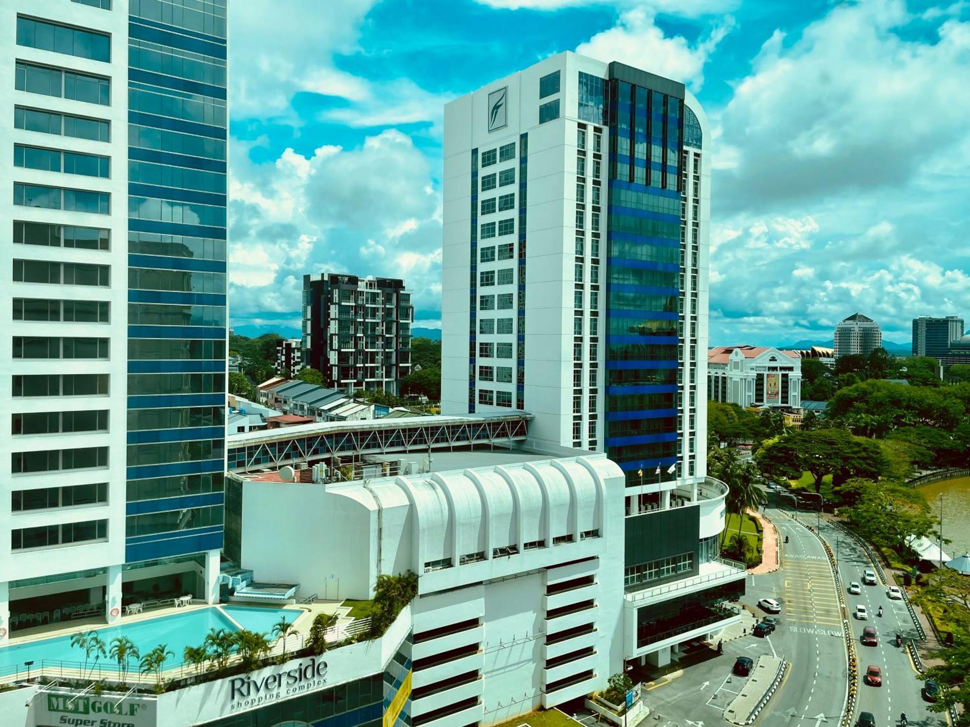 Kuching City Center Riverbank Suites With Marvelous River View ภายนอก รูปภาพ