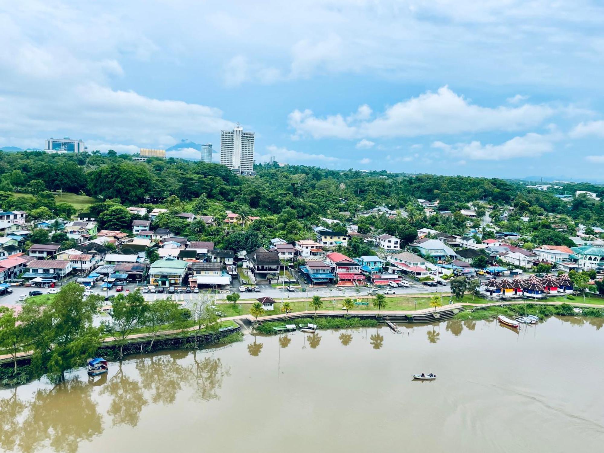 Kuching City Center Riverbank Suites With Marvelous River View ภายนอก รูปภาพ