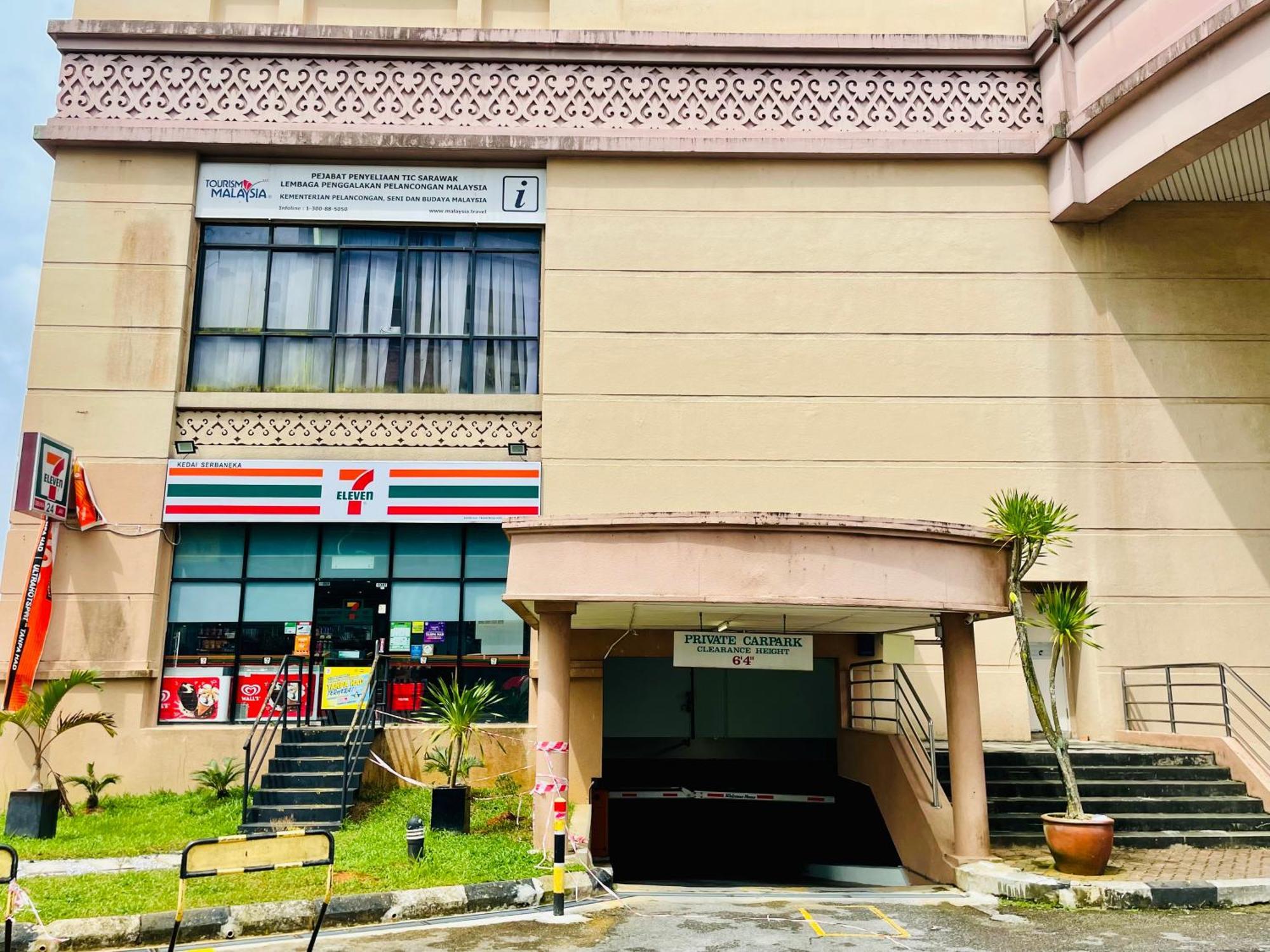 Kuching City Center Riverbank Suites With Marvelous River View ภายนอก รูปภาพ