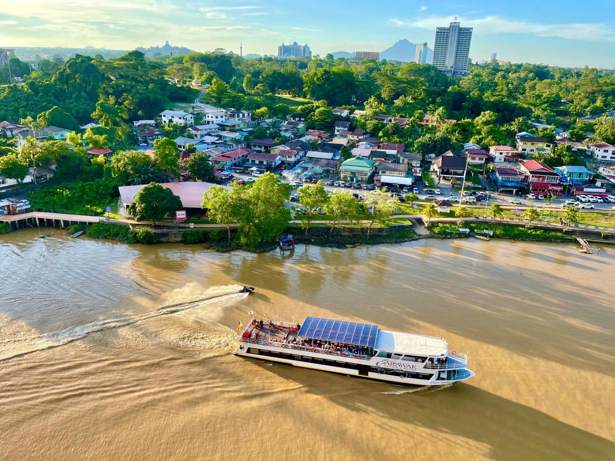 Kuching City Center Riverbank Suites With Marvelous River View ภายนอก รูปภาพ