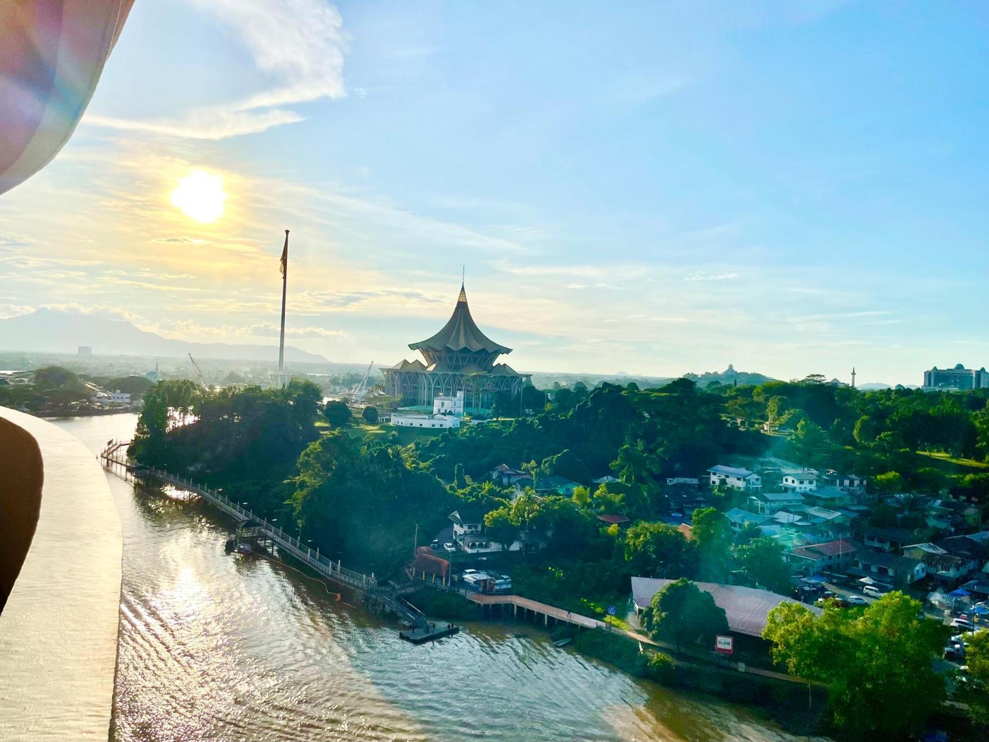 Kuching City Center Riverbank Suites With Marvelous River View ภายนอก รูปภาพ